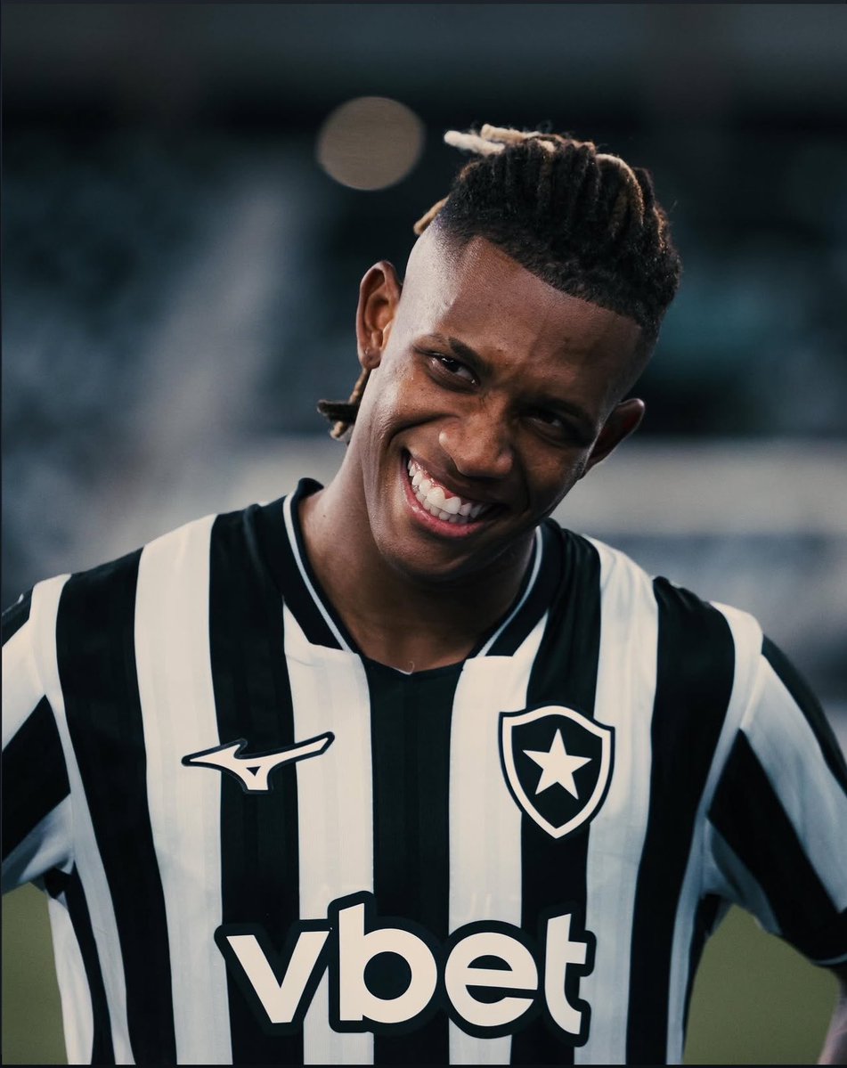 Verdao_infos's tweet photo. 🚨 URGENTE!

O Palmeiras não desistiu do volante Danilo, que é sonho do técnico Abel Ferreira, e pode vir a fazer uma nova oferta para contar com o meio-campista a partir do início de 2027.

Caso venha a existir uma nova procura do Palmeiras a partir de janeiro, o Botafogo tratará como uma “nova negociação”, mas espera um comportamento diferente das ultimas negociações por parte do Verdão.

O clube carioca segue determinado a aguardar uma oferta na casa dos 30 milhões de euros (R$ 175 milhões) pelo jogador.

🗞️ @ESPNBrasil | @Bocatto_Daniel
📸 Reprodução