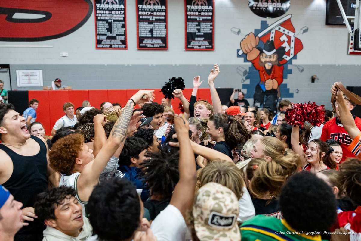 PressPassSports's tweet photo. Tascosa Lady Rebels stun Amarillo High nabbing share of District 3-5A and snap 16/year drought #txhsvb .. 
🔗 https://t.co/4vgx7RlP9S https://t.co/KWo7yUoQUl