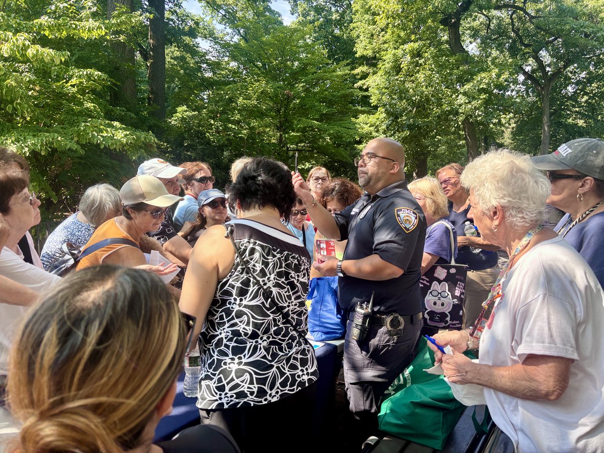 NYPD104Pct's tweet photo. Crime Prevention Officer PO Gonzalez teamed up with the Middle Village Older Adult Center for a senior safety lecture! 

A huge thank you to Rabbi Levi for the invitation and for helping keep our seniors safe and informed! https://t.co/VCMh0df6Pm