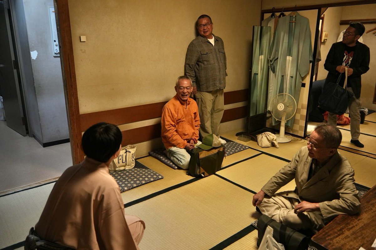 ichihana_s's tweet photo. 披露目興行3日目。お客様ご来場ありがとうございました！！
口上も楽屋も師匠方のお陰であたたかいです。上方から笑福亭笑利さん。最高でした。

明日4日目も鈴本でお待ちしております！ https://t.co/66NO2qHHLz