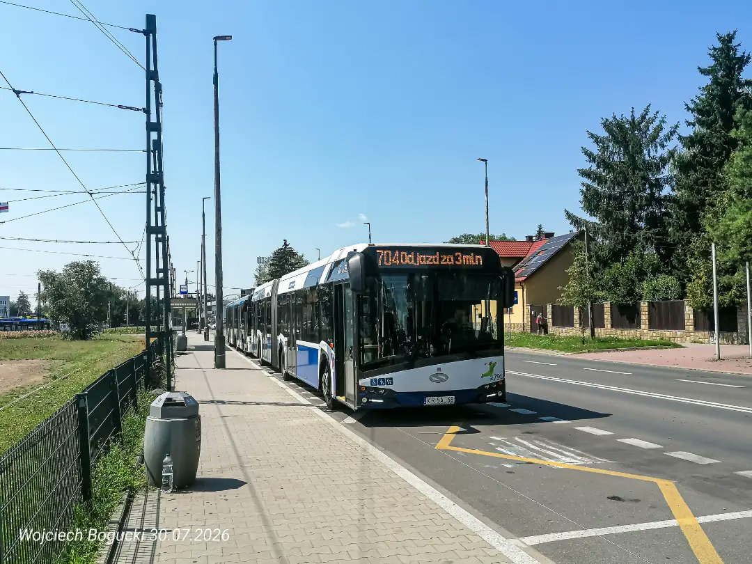 IrenaTaverwt's tweet photo. Solaris on Bronowice

An MPK Kraków vehicle operating the replacement bus service to Bronowice, where trams have not been running since June 6. Route 704 runs between Słowacki Theatre and Bronowice Małe every 5–6 minutes. Vehicle: Solaris Urbino 18 https://t.co/rFYPS96XmC