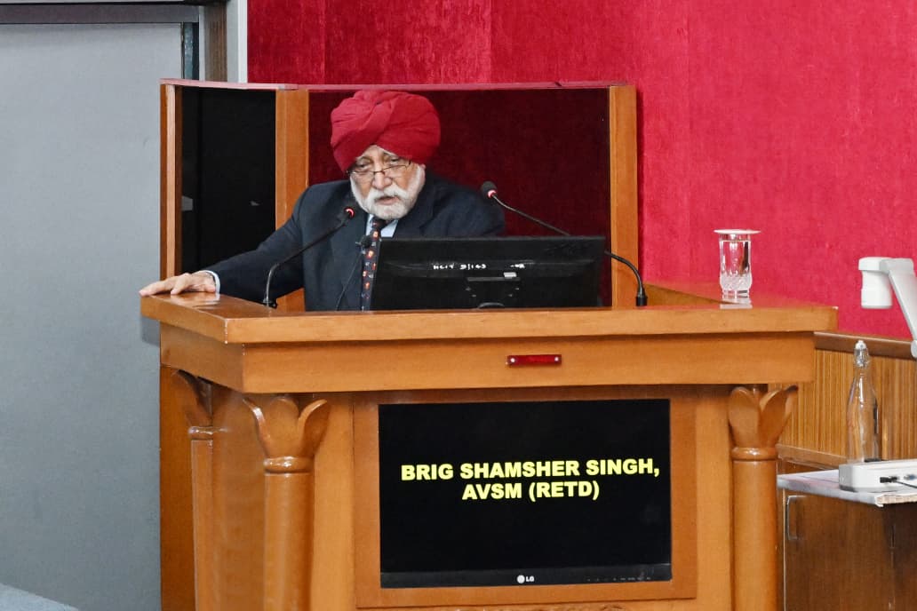 ia_awc's tweet photo. Brig Shamsher Singh (Retd), a distinguished War Veteran shared Key Insights & Anecdotal Accounts of India’s Decisive Victory in 1965 Indo-Pak War, especially the Historic Capture of Hajipir.
His Firsthand Narrative highlighted the exceptional saga Leadership, Daring & Courage, Determination & Endurance, and Unwavering Comradeship of the Indian Army in capturing this Strategic Objective against seemingly unsurmountable odds. Lessons for future operations!
#AWCIndia
#MilitaryLeadership
