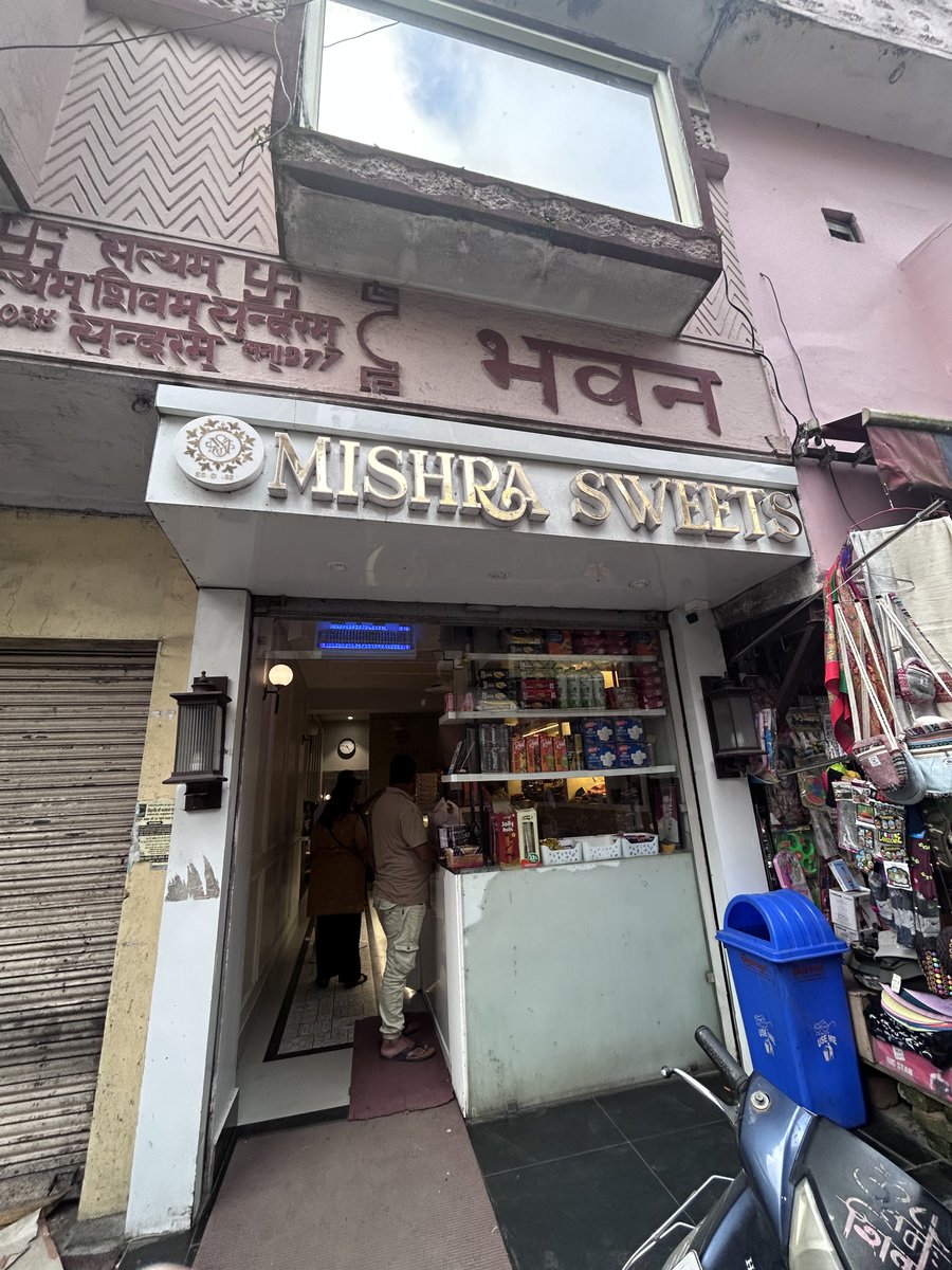 saysankii's tweet photo. Mall Road Shopping
#landsdowntrip #travelling #shoppingtime #peaceofmind https://t.co/YA9o6Yy9RC