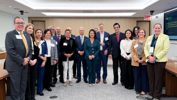 ChangRolando's tweet photo. Presidenta Keiko Fujimori impulsa en Nueva York agenda de inversión, seguridad y cooperación internacional para el Perú
https://t.co/NhwGzr9s7T https://t.co/5qqaiBgyRt