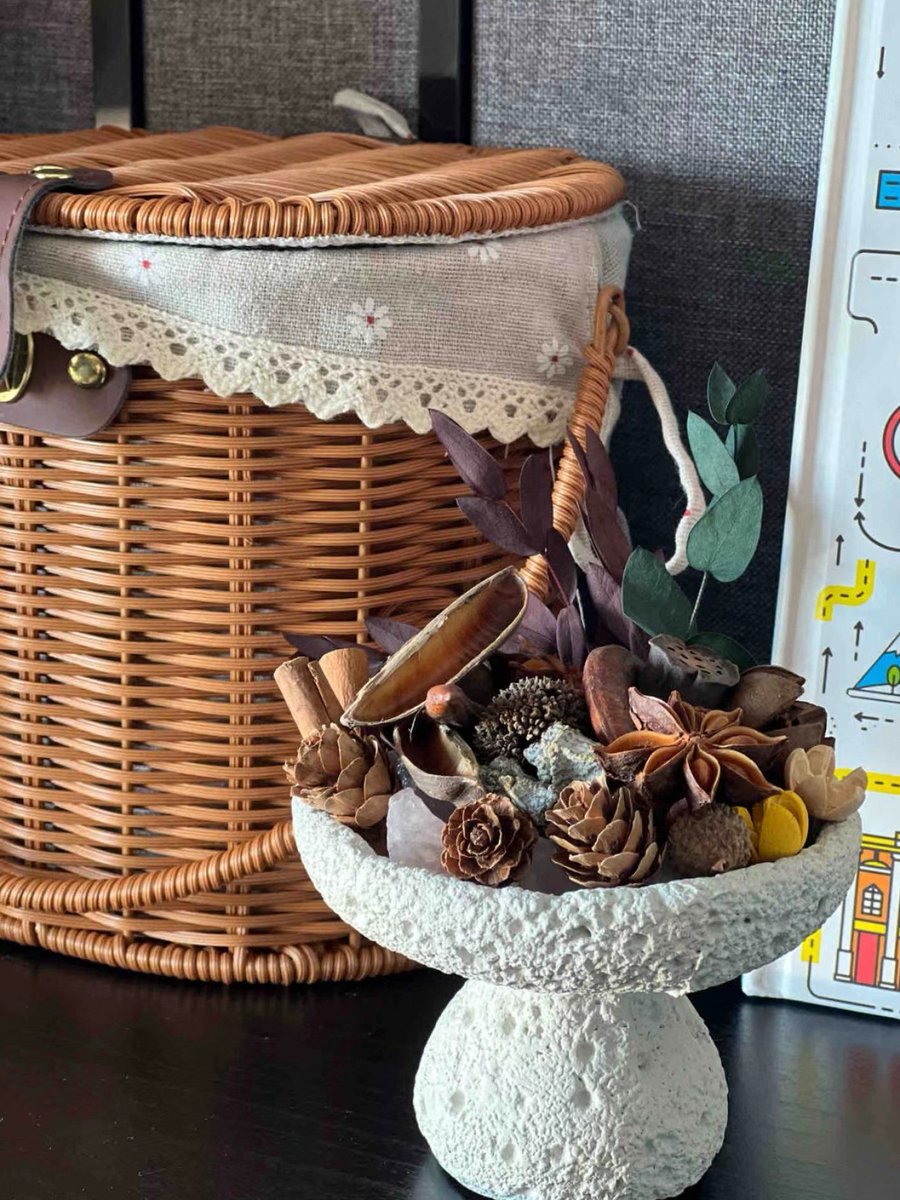 hucke88's tweet photo. Turn an old mason jar into a stylish herb planter with some twine and paint—cheap, easy, and perfect for your kitchen windowsill! https://t.co/IPFwLk2TIy
