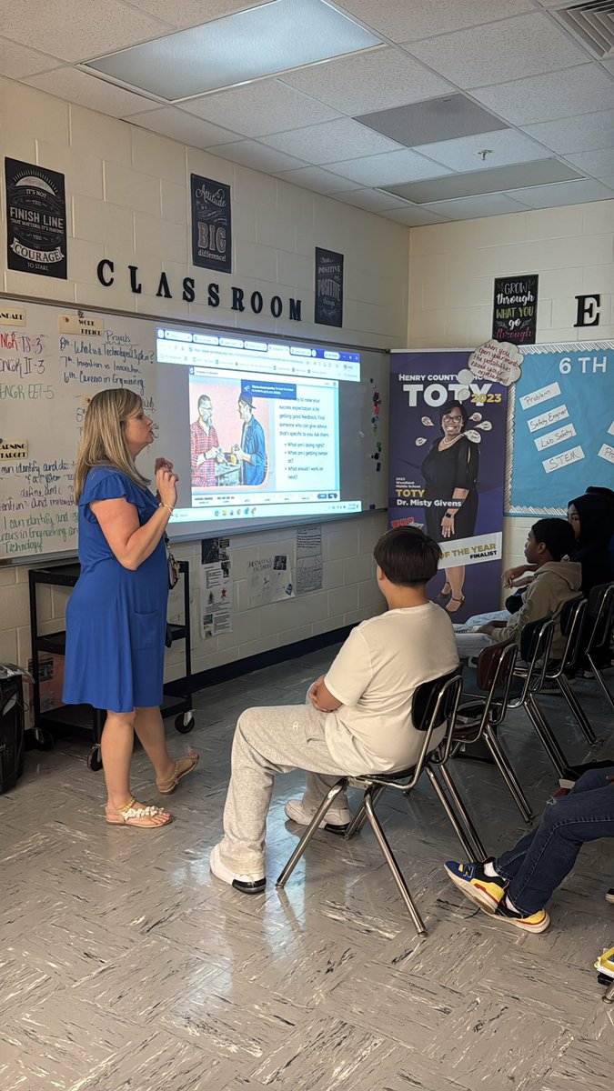 ahdee315's tweet photo. My principal is better than yours! ❤️🩶🐺 She’s in the classroom @WMSHCS teaching Second Step lessons on increasing motivation. Great leadership means showing up, being present, connecting, and helping our students thrive! 👏🏽✨ #WolfPackPride #YouBelongHCS #SecondStep https://t.co/bKF8ni52zk