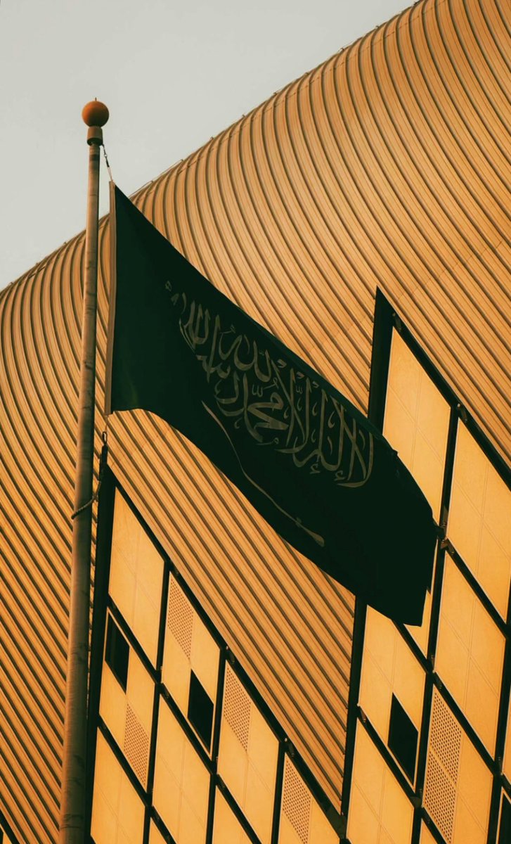 MnbrAlhilal's tweet photo. راية العزّ خارج ملعب الجوهرة 💚💚💚💚💚🇸🇦 https://t.co/GnRvzqHD5E