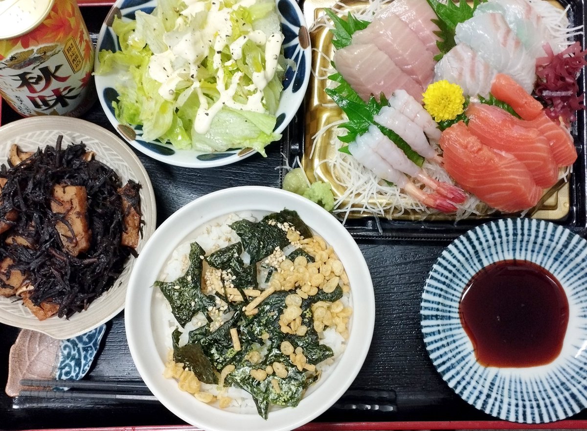 kuuoji's tweet photo. 2026, 9月23日、水曜、夕食、刺盛り

刺盛り700円、副菜230円、お茶漬け130円、調味料50円、ビール240円

計  1350円
ごちそう様でした🙏😋
#おうちご飯
#自炊記録
#食費
#刺盛り https://t.co/r1rkoDdHJN