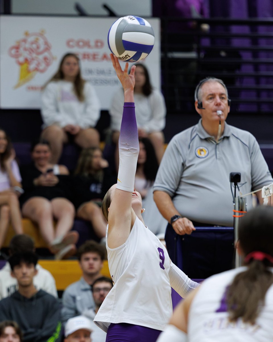 unweagles's tweet photo. 🏐 Everybody eats 😤🍽️

@unwvb got contributions up and down the roster in a UMAC opener sweep of North Central

🦅 #CompeteWithPurpose https://t.co/suzKpTNJE2