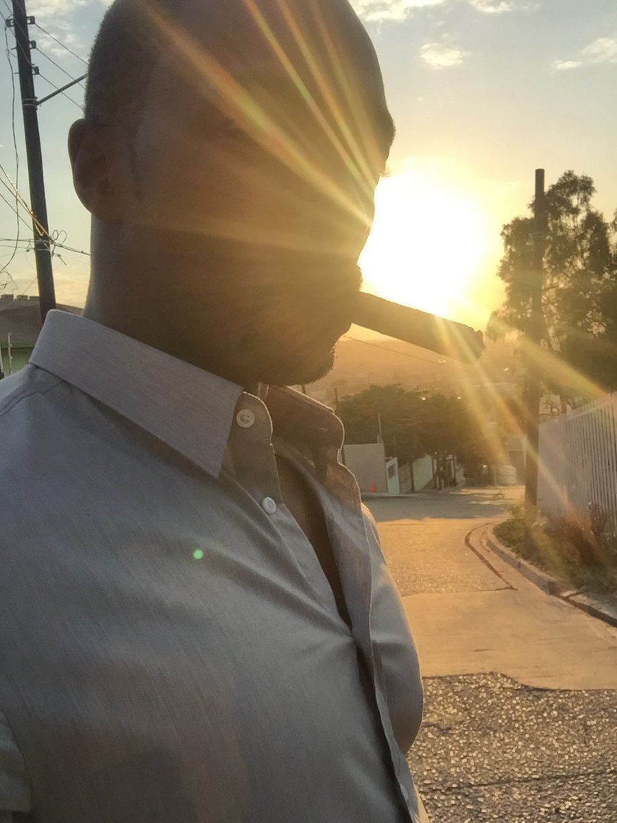 cinesitcom's tweet photo. shoutout to his sexy cigar selfies https://t.co/RIuqmp0cn4