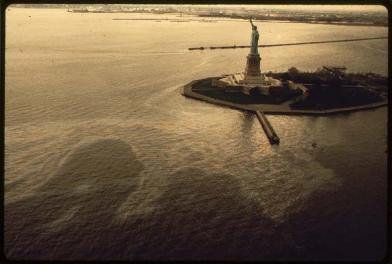 ZorzStudios's tweet photo. Fascinating Documerica #PhotoProject focused on US pollution in the 1970s: https://t.co/6oLzSXC9XY
#MattGrowcoot #1970s #DannyLyon #environmental #HistoricalFriday #pollution #UrbanDecay #Documerica #USPollution https://t.co/1uYHjPJABo