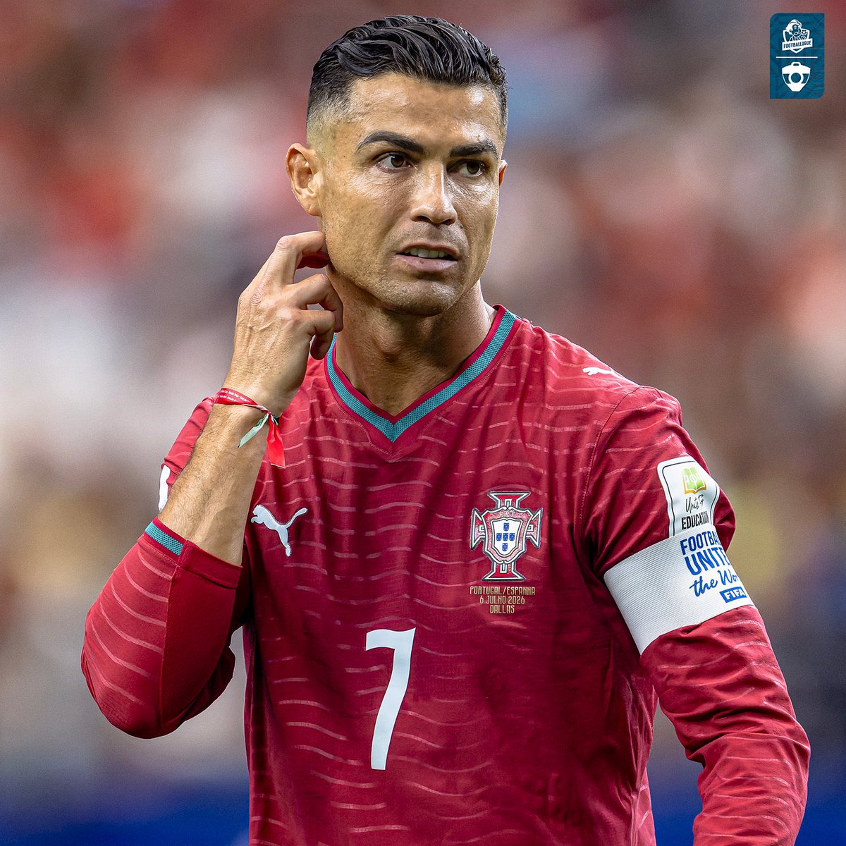 Footballogue's tweet photo. « 𝗦𝗜 𝗟𝗘 𝗣𝗢𝗥𝗧𝗨𝗚𝗔𝗟 𝗡𝗘 𝗩𝗘𝗨𝗧 𝗣𝗟𝗨𝗦 𝗖𝗢𝗠𝗣𝗧𝗘𝗥 𝗦𝗨𝗥 𝗠𝗢𝗜, 𝗝𝗘 𝗣𝗘𝗨𝗫 𝗣𝗔𝗥𝗧𝗜𝗥 𝗗𝗘̀𝗦 𝗔𝗨𝗝𝗢𝗨𝗥𝗗’𝗛𝗨𝗜 » 👋🇵🇹

Cristiano Ronaldo envoie en message à la fédération portugaise :

« Quand ils ne voudront plus compter sur moi en équipe nationale, je serai le premier à leur en parler.

S'ils comptent sur moi, je compte sur eux. Et le peuple portugais compte sur moi. C'est pourquoi je continue de jouer pour l'équipe nationale. »

(@FabrizioRomano)