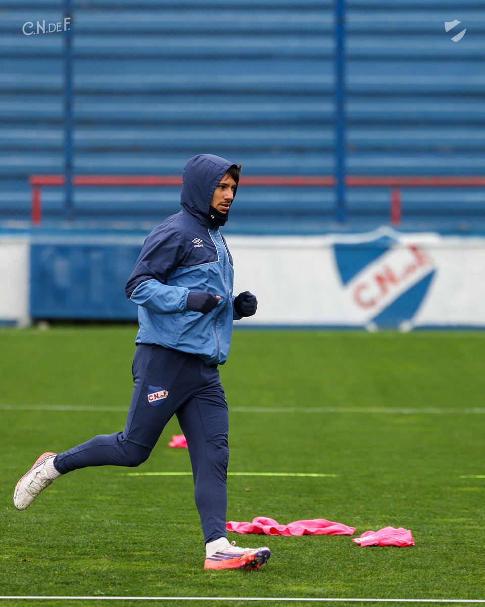 Nacional's tweet photo. Entrenamiento en casa pensando en Cerro Largo ⚽️ https://t.co/c0frb0ZUg8