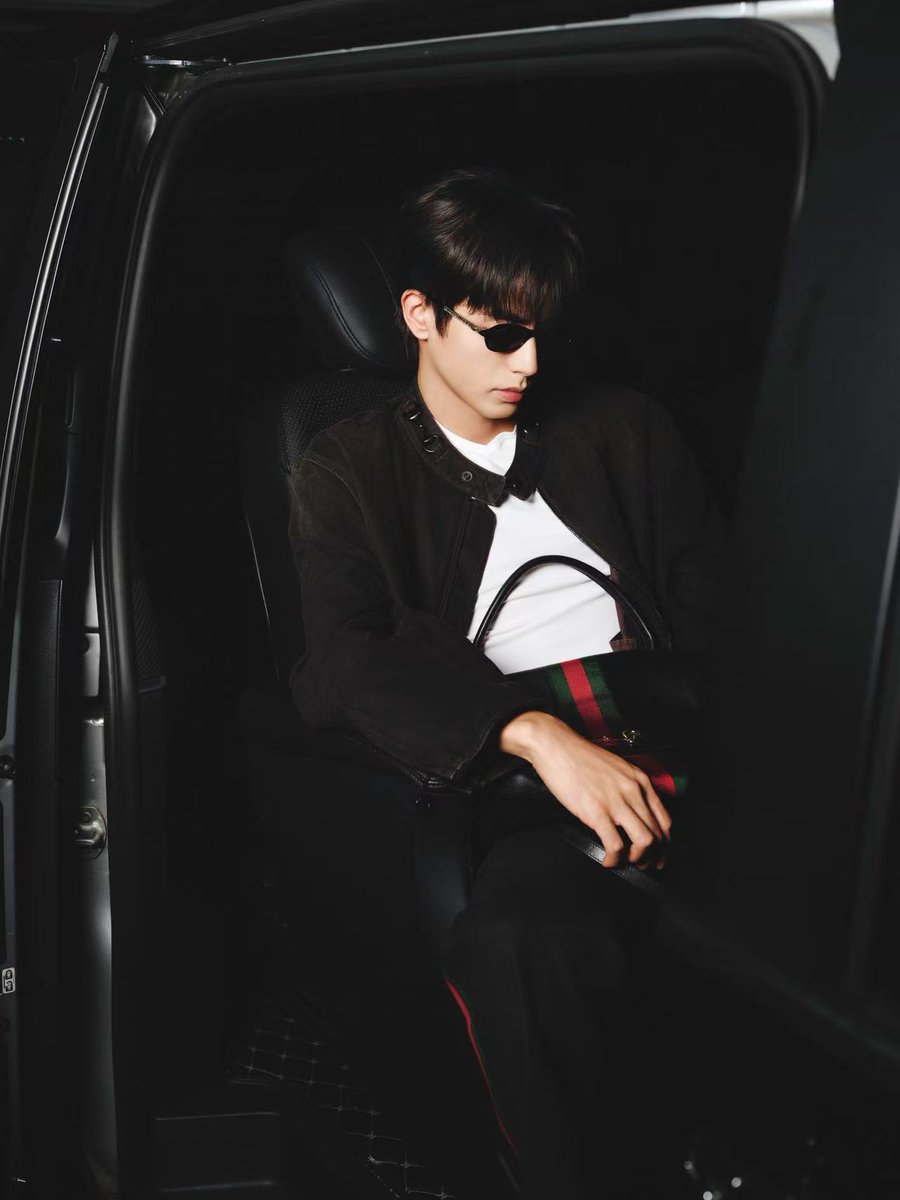 gucci's tweet photo. Brand Ambassador #SongWeiLong travels to attend #GucciTheStoreShow. #MFW #GucciPaparazzo https://t.co/uowY2vCORm