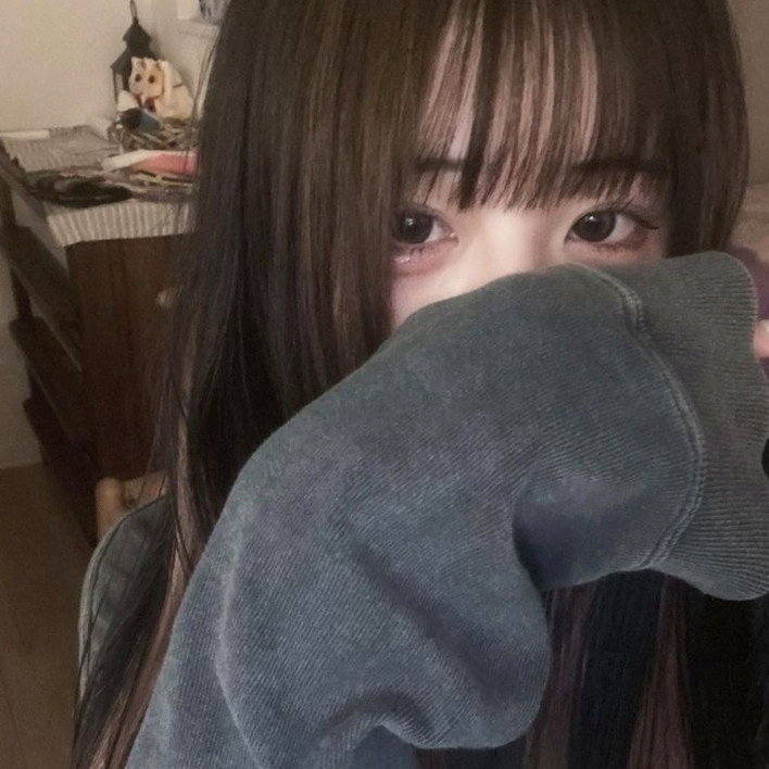 AjayPas28010689's tweet photo. 百目戦後、十翼にて。
「ボロボロじゃないですか……」
血まみれで帰ってきた坤を見て、🌸は唖然とした。いつも飄々としているこの男が、頭や手から血を流し、フラフラで帰ってきたのだ。
「今、布団を敷きますから！早く横になって下さい！」 https://t.co/2OhRajGu3W