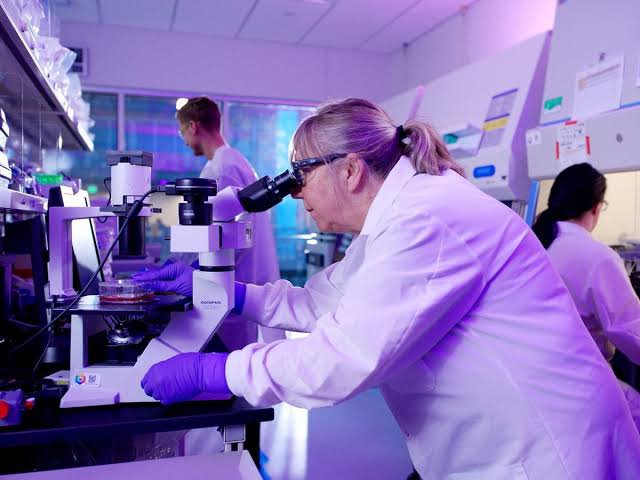 CHASEmfoe7b's tweet photo. Anthropic has opened a physical biology lab in the Bay Area as it expands Claude into drug research. https://t.co/viLU3hoROI