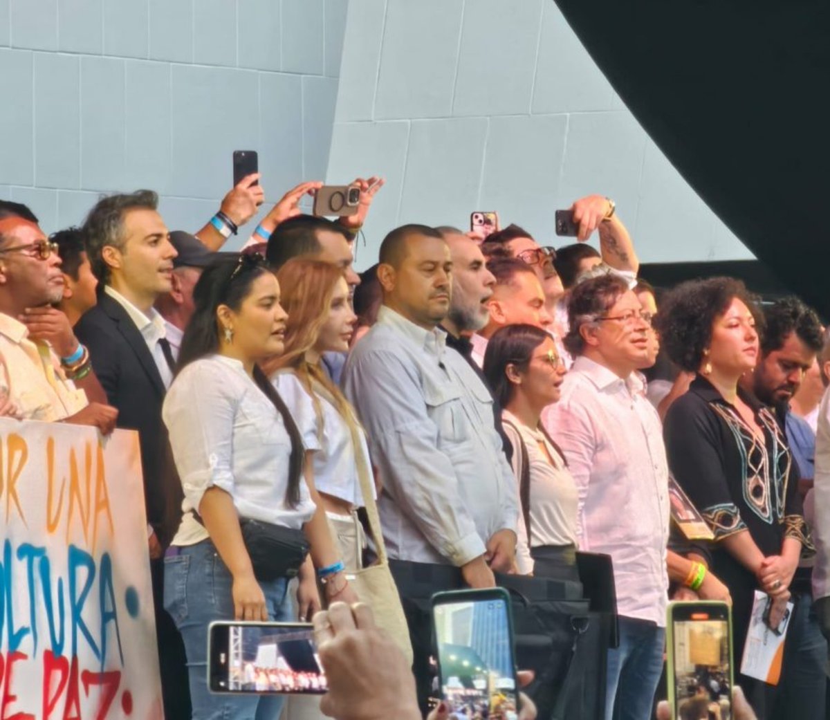Fennix73's tweet photo. Los criminales:

Con Petro // Con Abelardo https://t.co/QEMIoI3p61