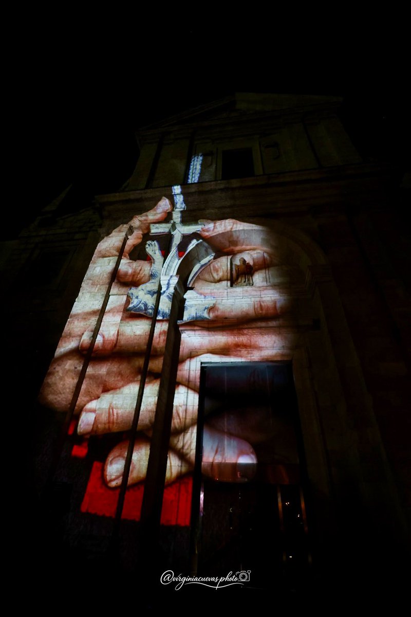 VirCuevas79's tweet photo. Videomapping Franciscano
@OFSCruzdesnuda 

#franciscanos 
#valladolid https://t.co/dgI5nbAyfn