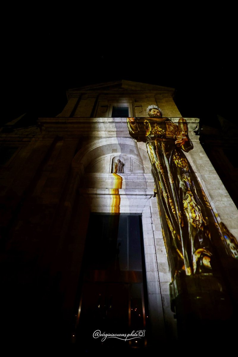 VirCuevas79's tweet photo. Videomapping Franciscano
@OFSCruzdesnuda 

#franciscanos 
#valladolid https://t.co/dgI5nbAyfn