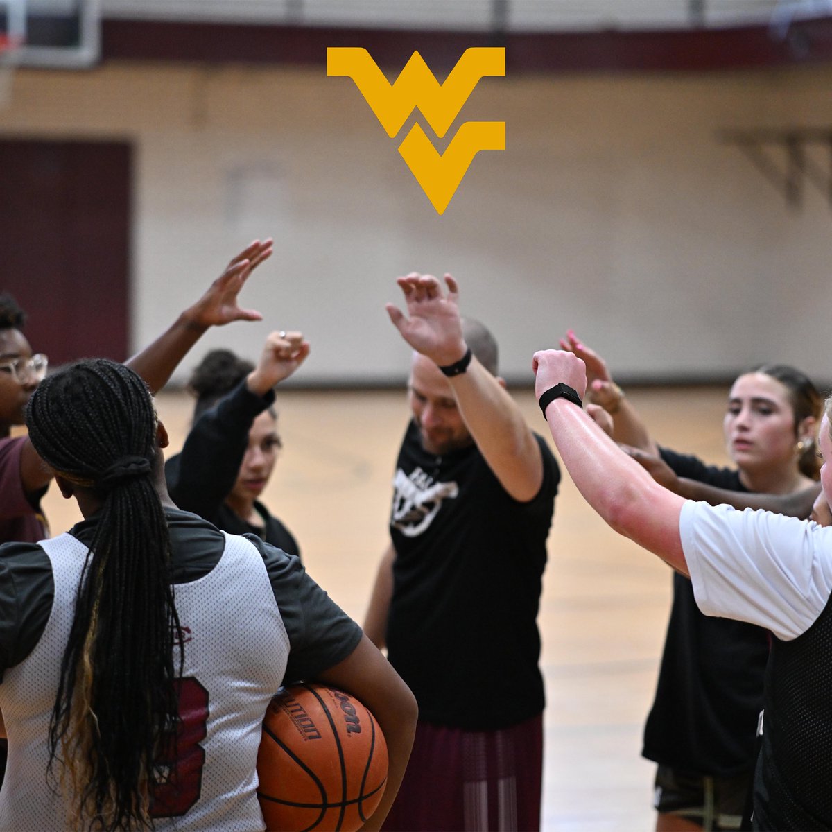 CGABasketball's tweet photo. Special thanks to Coach Grayson from West Virginia University for coming out to our limited contact practice yesterday! #RAISEtheSTANDARD https://t.co/w7oOq2HiU7