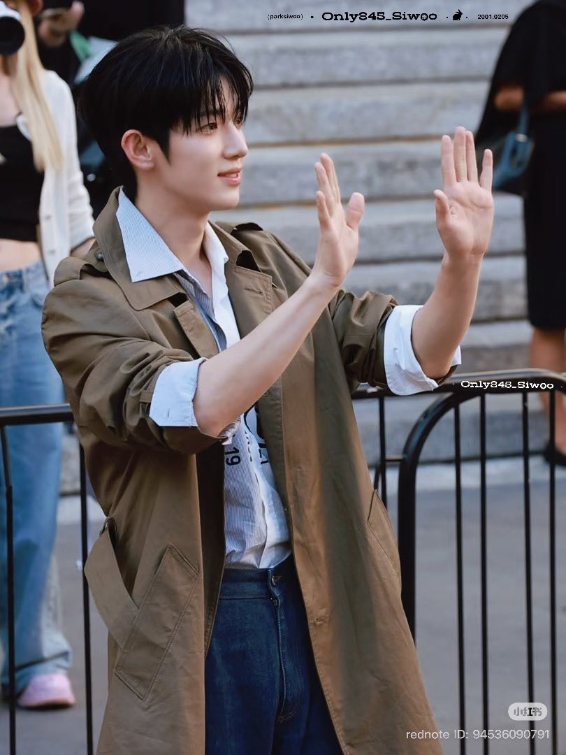 siwooah's tweet photo. Love Siwoo to the moon and back 🤎💜

© on pic ❣️

SIWOO MILAN FASHION WEEK SS27  

#PARKSIWOOxMM6
#PARKSIWOOMFWSS27
#PARKSIWOO
#박시우 https://t.co/X7O29ryF5X