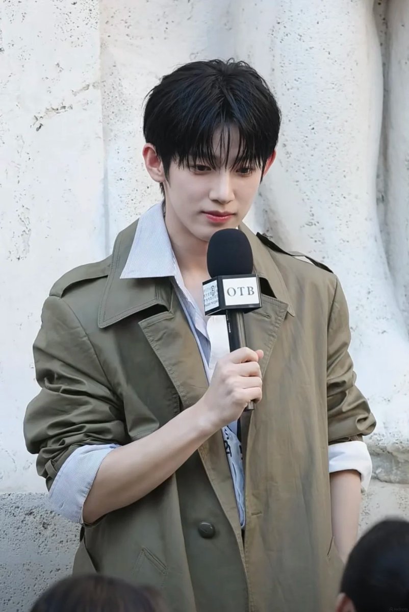 Konoha_1218's tweet photo. toi bi ngu, đang đặt lịch cái đăng thường 
xin đừng ban toiii

SIWOO MILAN FASHION WEEK SS27
#PARKSIWOOxMM6
#PARKSIWOOMFWSS27
#박시우 https://t.co/VT9Y2Q2diT