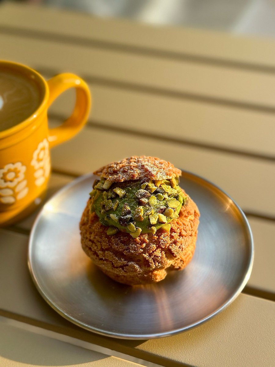 febry_yosa's tweet photo. Caught the perfect golden hour glow with my homemade matcha latte + warm croissant combo—small joys hit different!， https://t.co/zhs7NUFQcB