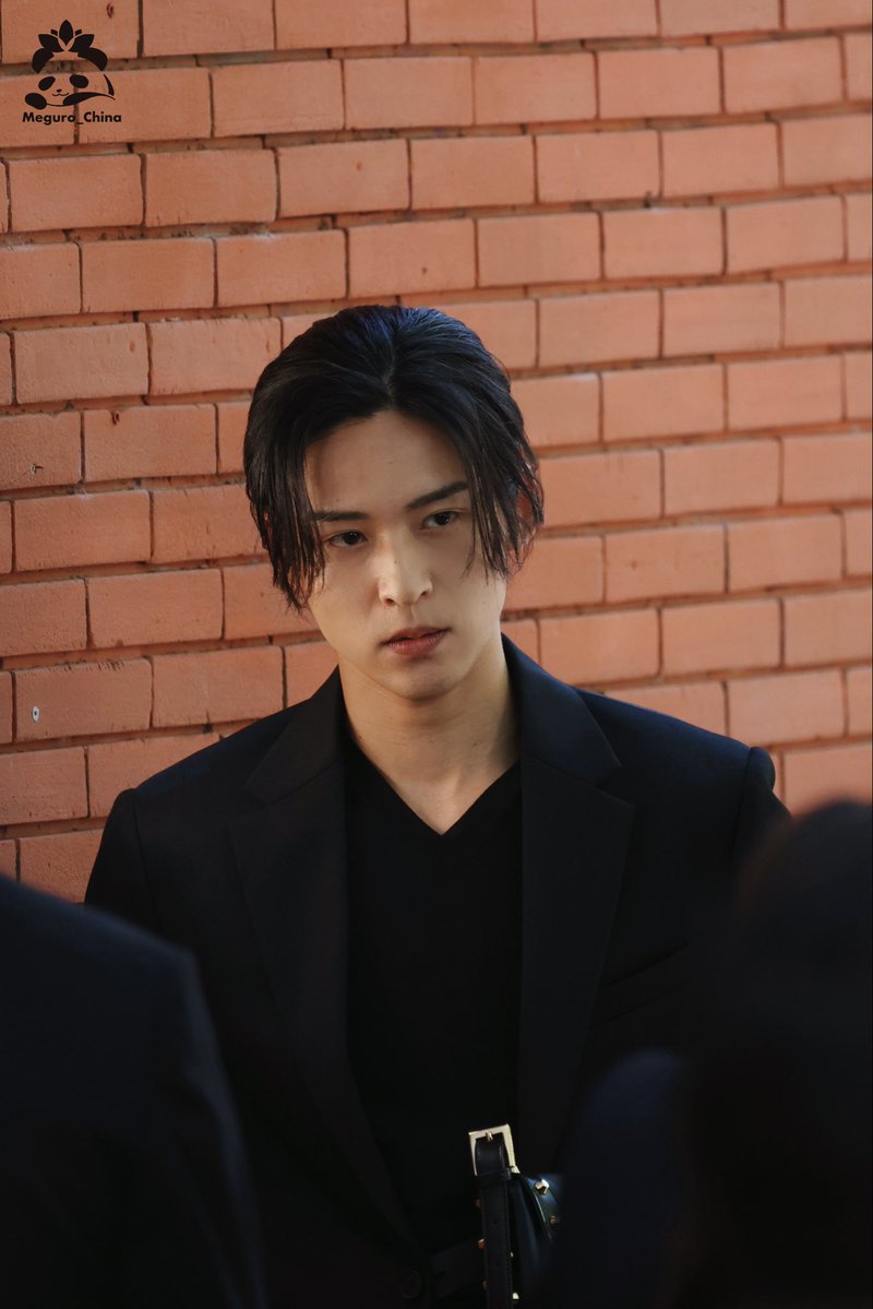 natsunohi777's tweet photo. cool guy

#目黒蓮 #RenMeguro
#FENDIxRenMeguro
#FENDI #FendiSS27 https://t.co/d3HoIVXxR8