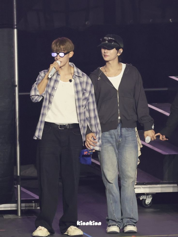 mapleluvs's tweet photo. kyeomshu night!! 🖤🤍 https://t.co/I0OK3bNiPw