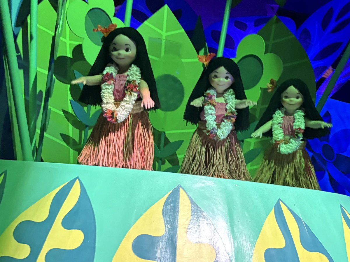 PKFAN923's tweet photo. On my Balloon day🎈Here is as far as I got to Hawaii (small world ride) and #ThereIsAlwaysHope that this amazing show is back! #SaveNCISHawaii #NCISHawaii https://t.co/3dW69TTxtw
