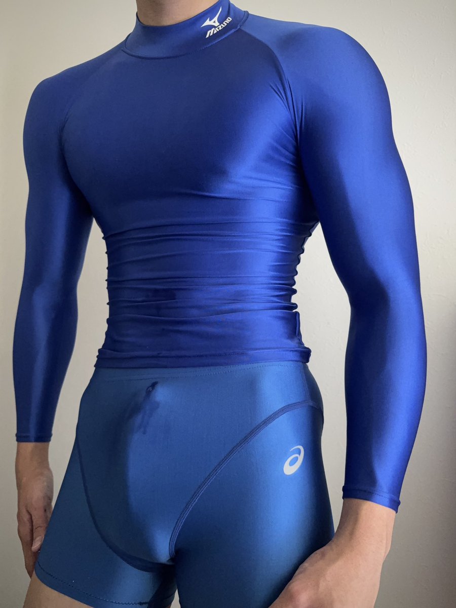 f7s0n's tweet photo. #lycra #spandex https://t.co/owRuKo759U