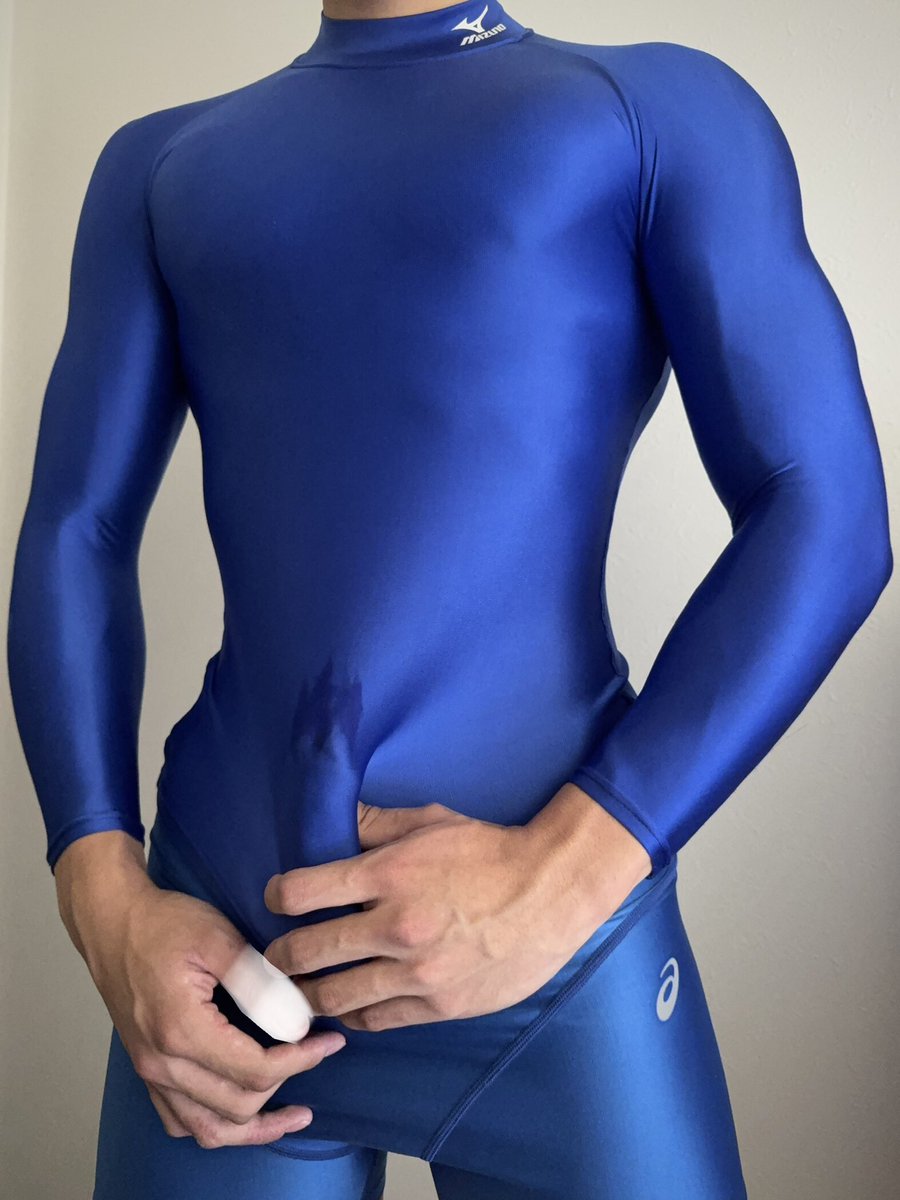 f7s0n's tweet photo. #lycra #spandex https://t.co/owRuKo759U