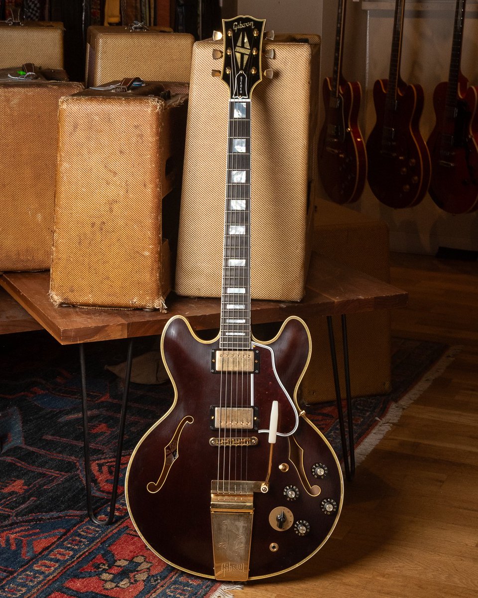 ChicagoMusicEx's tweet photo. https://t.co/A5trJcxy3S | Only the second prototype of this limited run exists, and it's still sitting at CME. B.B. King's Rumble in the Jungle guitar, straight from NAMM 2026. #WednESday. Shop it before it's gone! #CME #CMElovesTrades #GearyBusey #GibsonCustom #BBKing https://t.co/39rpuEGHbN