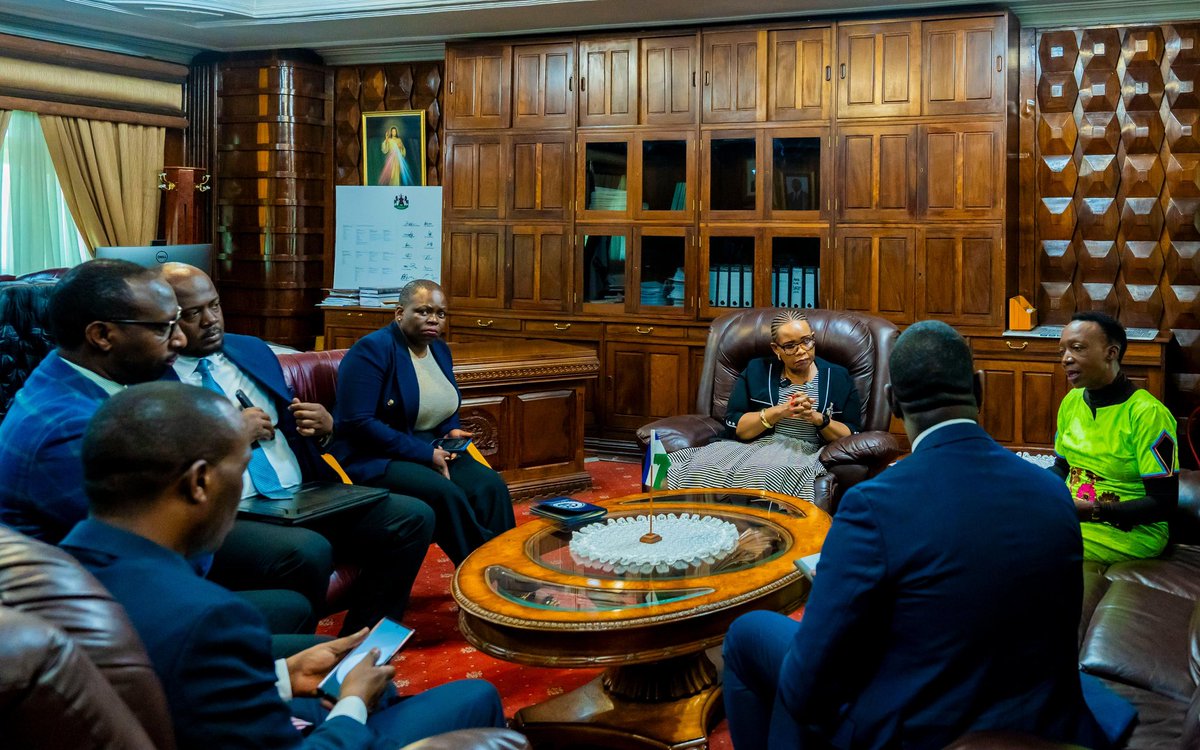Cooperation_RW's tweet photo. 🇷🇼 🇱🇸 This morning, the Rwandan delegation, led by Rwanda Cooperation CEO @RNiwenshuti1, on a working mission to the Kingdom of Lesotho, paid a courtesy call to Rt. Hon. Deputy Prime Minister Nthomeng Majara.

Discussions focused on strengthening cooperation in knowledge exchange and institutional support between Rwanda and the Kingdom of Lesotho.

#RwandaWorks #Cooperation4Impact #RwandaIsOpen