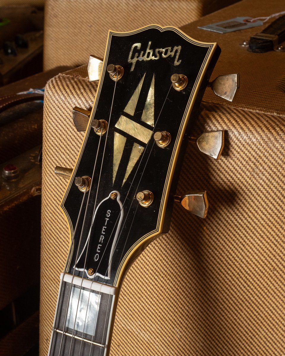 ChicagoMusicEx's tweet photo. https://t.co/A5trJcxy3S | Only the second prototype of this limited run exists, and it's still sitting at CME. B.B. King's Rumble in the Jungle guitar, straight from NAMM 2026. #WednESday. Shop it before it's gone! #CME #CMElovesTrades #GearyBusey #GibsonCustom #BBKing https://t.co/39rpuEGHbN