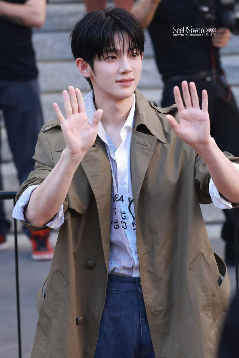 Samnie5b6b's tweet photo. Milan is about to get a little more charming because Siwoo is there. I’m especially excited to see how his personal style meets the atmosphere of Milan Fashion Week SS27
SIWOO MILAN FASHION WEEK SS27

#PARKSIWOOxMM6
#PARKSIWOOMFWSS27 https://t.co/osl0YGbTbF