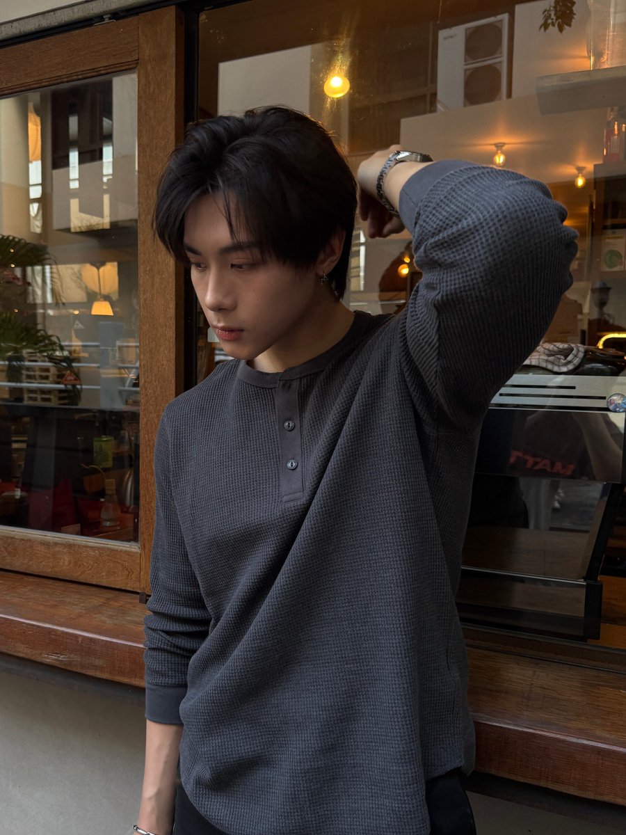 raineul's tweet photo. จะว่าไปท็อปดูเป็น clean boy มากเลยㅠㅠ เป็นคนที่หยิบจับอะไรมาใส่ก็ดูดีไปหมด น้อยแต่มาก ไม่ต้องใส่อะไรเยอะแต่ดูดีทุกลุค ไวป์และมู้ดโดยรวมดูวัสดุแฟนหนุ่มมาก เหมือนอาบน้ำทุกวิ y—y ✨🤌🏻

#TOPTAPJarukit https://t.co/bhqtdBiByY