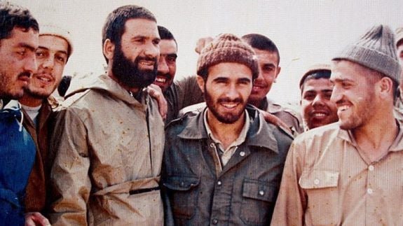 Modafe85's tweet photo. دفاع مقدس به ما آموخت که صبر و استقامت، تلخی‌ها را به شیرینی پیروزی تبدیل می‌کند.

#روایت_فداکاری
#مهر_مقاومت https://t.co/wBM5m5nX2Z