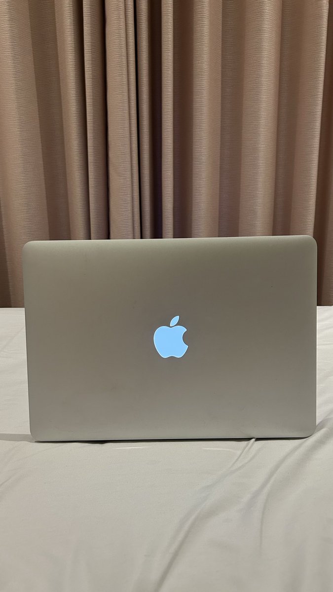 kleaaaaa8's tweet photo. hii! WTS Macbook Air 2017 (dijual karena papahku gabisa makenya😭)
Harga: 3,7 jt (masih bisa nego)
• Pemakaian pribadi
• Kondisi masih mulus dan normal (jarang dipakai)
• Laptop + carger
• batrai awet
📍Lokasi Jogja (bisa COD)
#jualmacbookjogja #jualmacbook https://t.co/I0k6ZzyOru