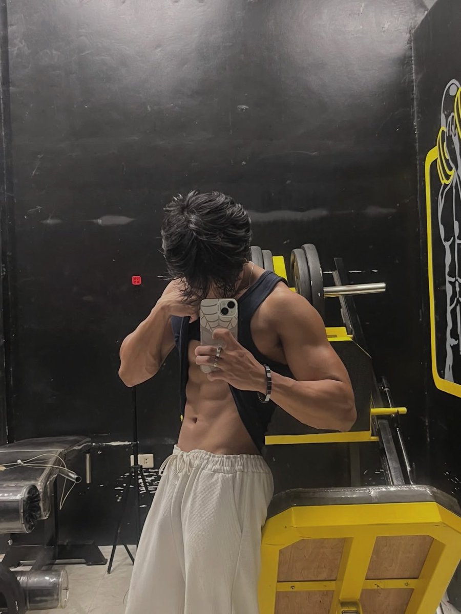 boypho000's tweet photo. nay đi tập quyên mặp sịp https://t.co/DvYxdOG7S9