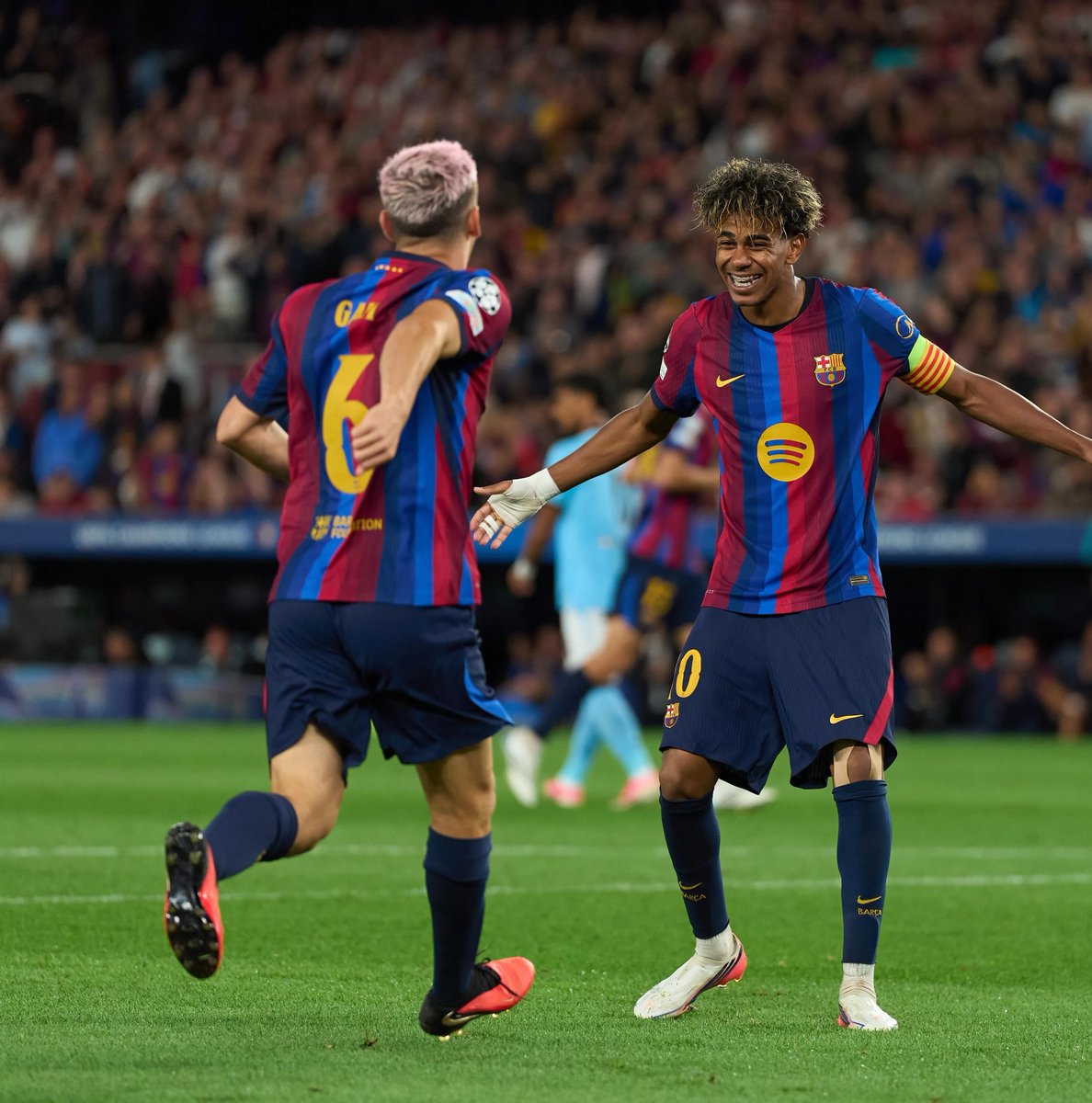 BarcaUniversal's tweet photo. ❗️Gavi on Lamine Yamal: "He's incredible. The guy is so good when he plays, but in training he surprises you even more."

"I just hope he keeps improving. He knows how high his ceiling can be. He can become one of the best players of all time." https://t.co/hSRwWXKNSU