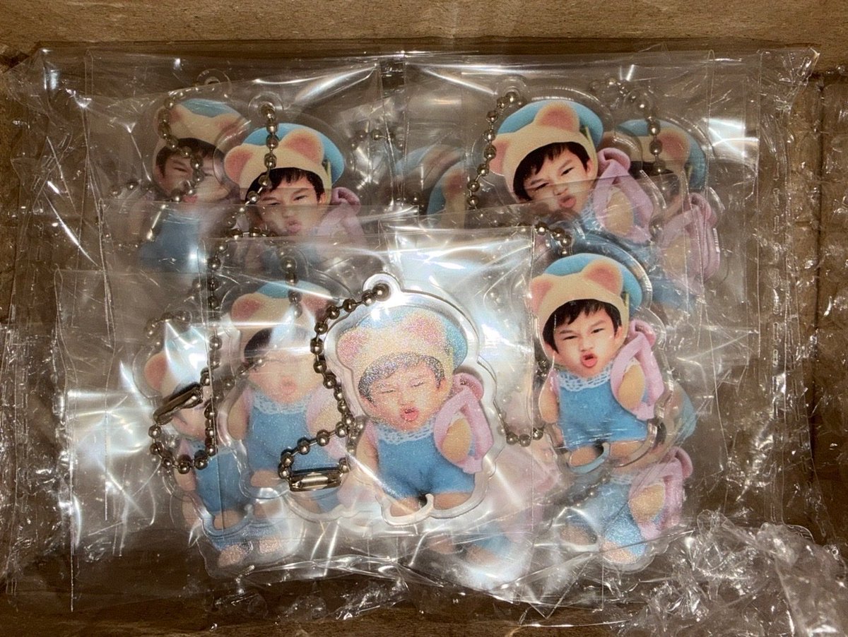 fewxytq's tweet photo. น่ายักไหมม แจกวันเกิดน้องไทย 26-27 นี้ ที่ยูเนี่ยนมอลน้าา มีแค่ 20 ชิ้นนะคับ ทำแบบเร่งด่วนสุด ๆ มารับกอว.ซินซินไปห้อยไว้ทีน้าบ https://t.co/oCPjEr568v