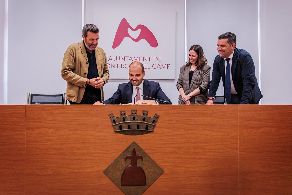 AlbertDalmau's tweet photo. El país es construeix des dels municipis i avui visitem l'@ajmontroig per conèixer els reptes que té per davant i per posar la primera pedra del nou Teatre Auditori. 

Seguim treballant plegats per impulsar projectes que transformen i milloren el dia a dia de les persones. https://t.co/mODJOi6fHB