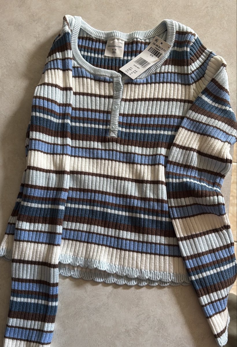 followdaniel407's tweet photo. Received the most laughable joke of an order from @Abercrombie what I ordered vs what I received. Abercrombie kids 🤣🤣 of course my item is out of stock now. https://t.co/mAyQzfE5KJ
