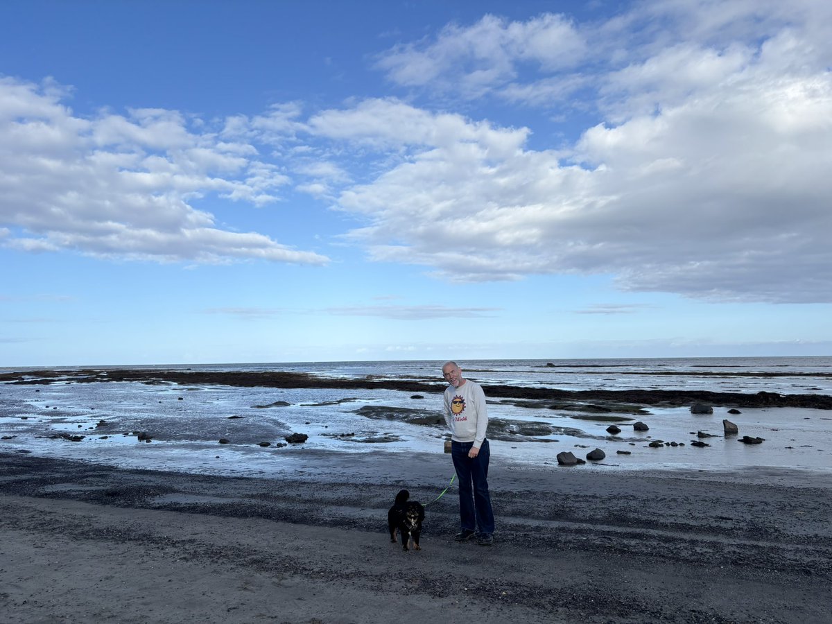 NicPrice22's tweet photo. Then finished the day with some beachy fun at a lovely little beach called Boulmer. Arthur was one happy doggo again π€ͺπ€£π₯°π₯° #ArthurOnTour @Price27P https://t.co/kxLXYw5BuY