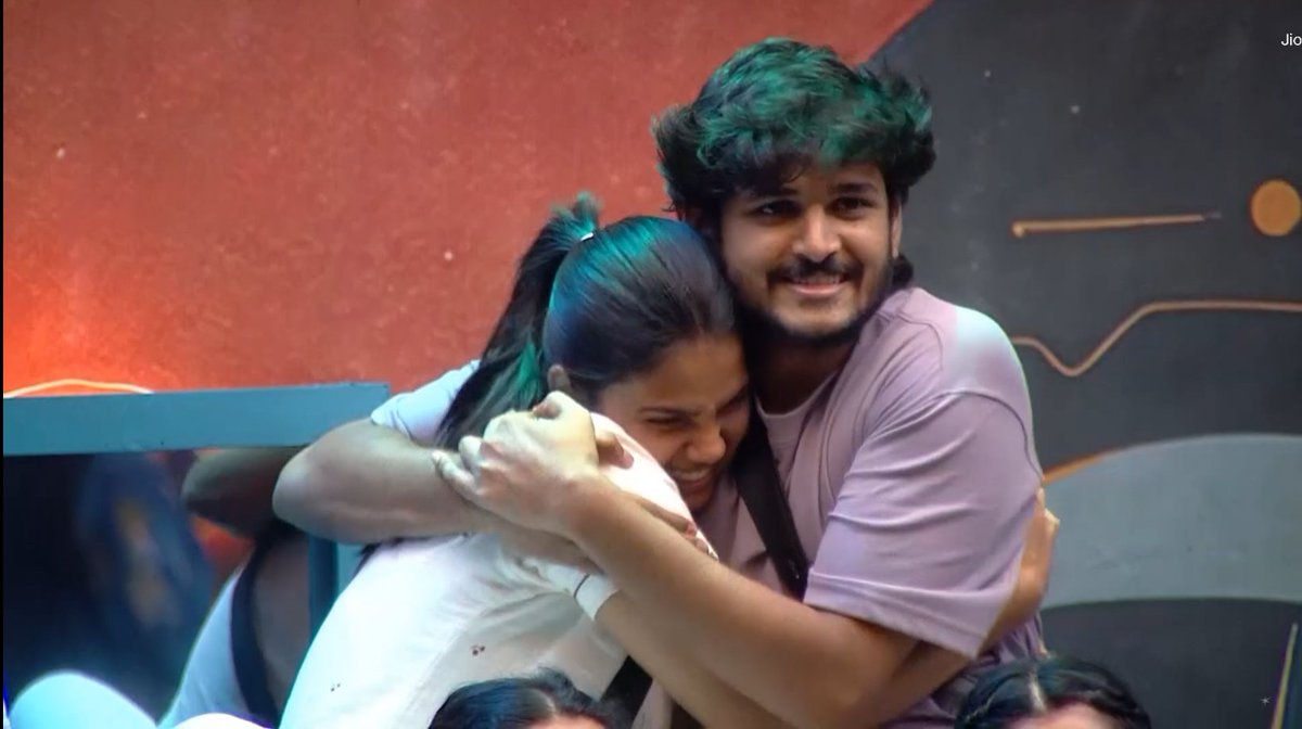 Rasigan_022's tweet photo. #Shathiga & #Mukesh’s performance was an ABSOLUTE CRACKER!! 💥😂

Chemistry ✔️
Timing ✔️
Expressions ✔️
Entertainment ✔️🔥

And then… Mukesh-ah poi Exit Poll-la vechaaya #Avinash?! 😭🤣

Unna adikurathu thappe illa.. nalla vangu. 😡

#BiggBossTamil10 #BiggBossTamilSeason10 #BBTamil10