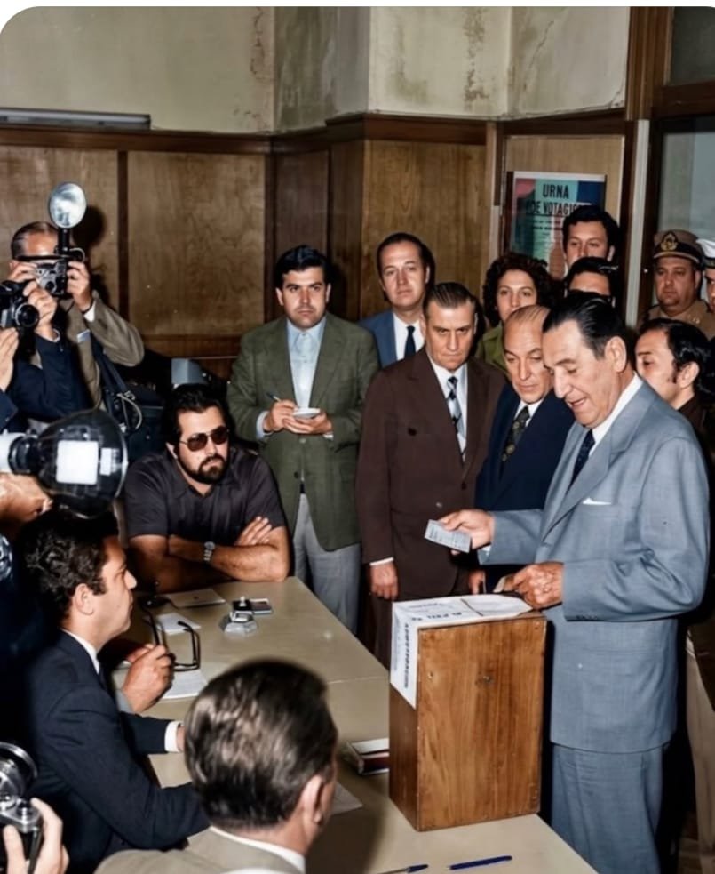 OscarACuartango's tweet photo. Un día como hoy de 1973, el general Juan Domingo Perón era electo presidente por tercera vez con el 61.85% de los votos contra el 24,42 del radicalismo representado por Ricardo Balbin y Fernando De la Rua. https://t.co/Qe8wWFcCbI