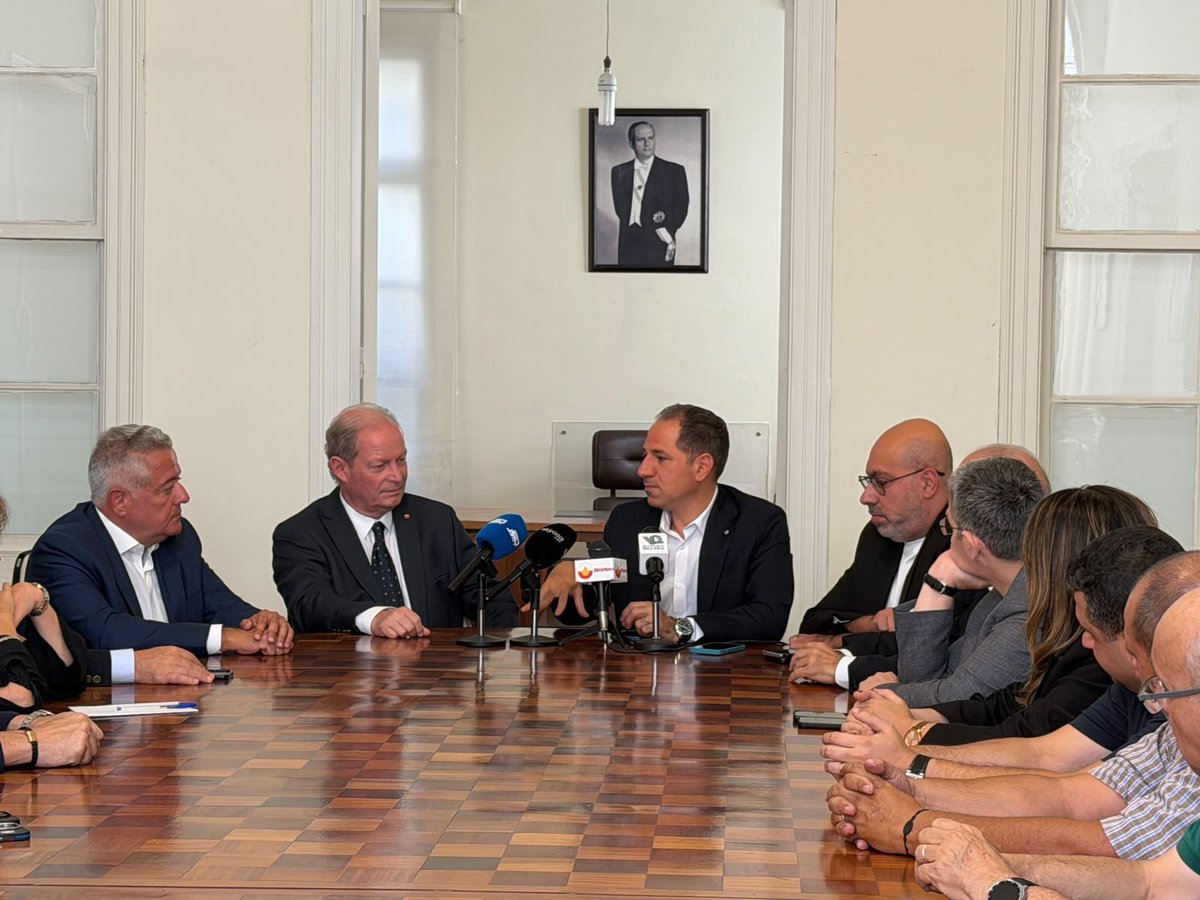 samygemayel's tweet photo. زيارة البيت المركزي لحزب الوطنيين الأحرار في السوديكو على رأس وفد من المكتب السياسي الكتائبي، حيث قدّم التعازي إلى رئيس الحزب النائب كميل شمعون بوفاة الرئيس الفخري للحزب الراحل دوري شمعون.

وجاءت الزيارة للتعبير عن تضامن حزب الكتائب مع حزب الوطنيين الأحرار وعائلة الراحل، واستذكار مسيرته الوطنية  والسياسية ومتانة العلاقة بين الحزبين.