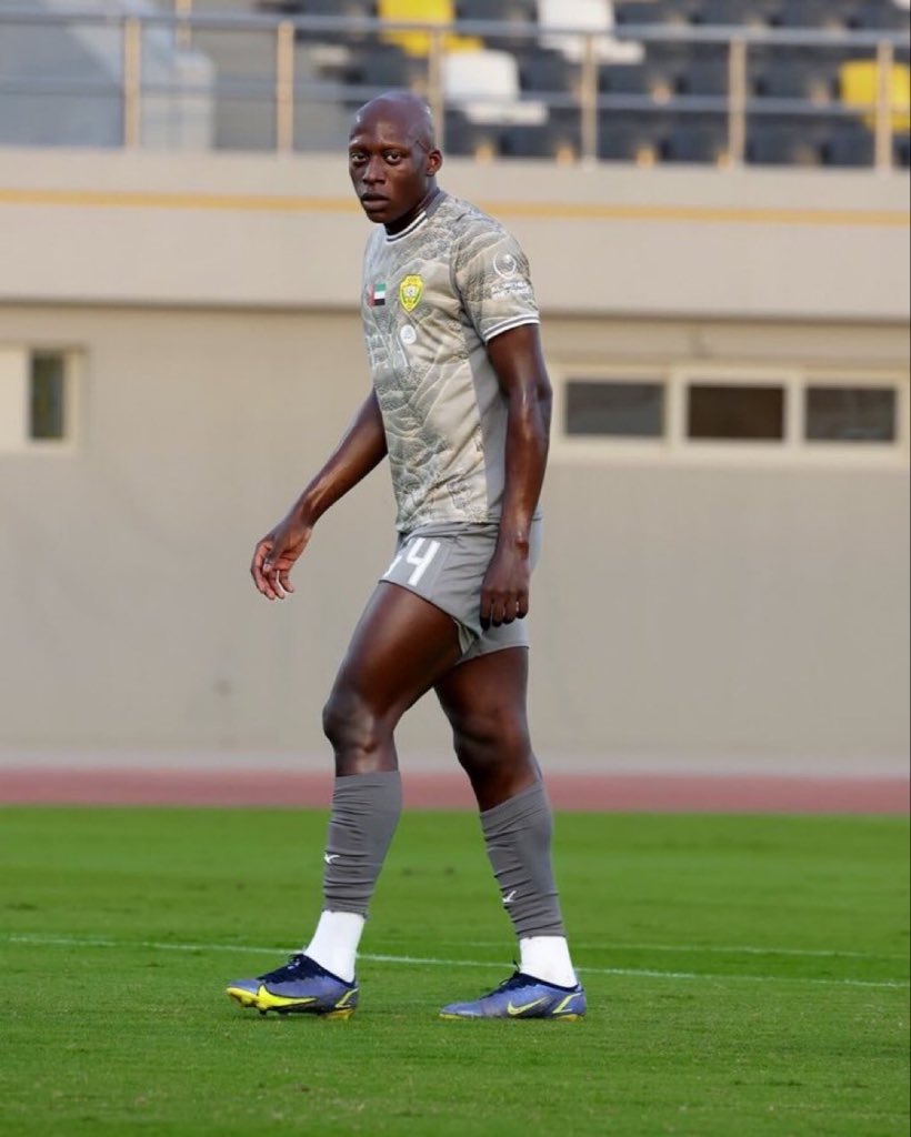 _e111's tweet photo. سوال الحين اللاعب عبدالله هوساوي 🇳🇬 يحسب اجنبي ولا محلي لنادي الاتحاد ؟ https://t.co/FX52octcxf