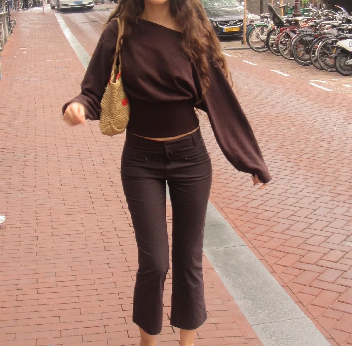 h0neyndmilk's tweet photo. very partial to deep brown outfits https://t.co/BknrB2aEpx